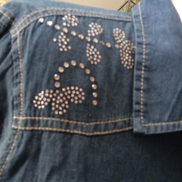 Button down top - Picture 2 of 8